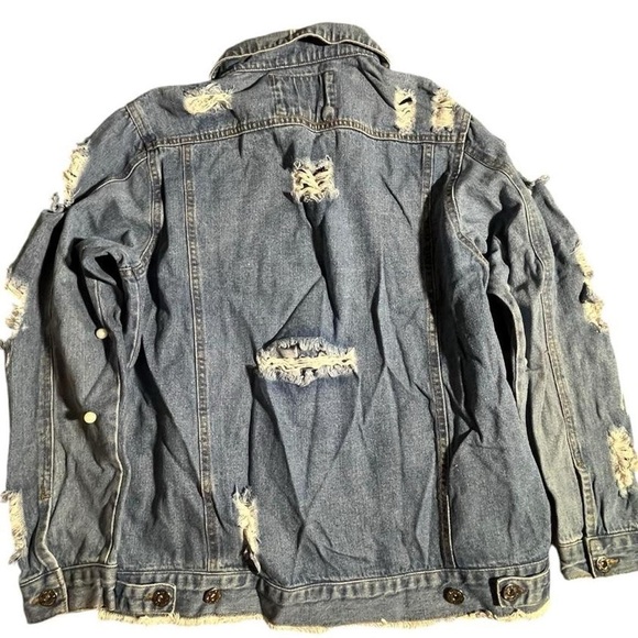 The Style Between Us. Distressed denim jacket with a baggy fit - Picture 2 of 6